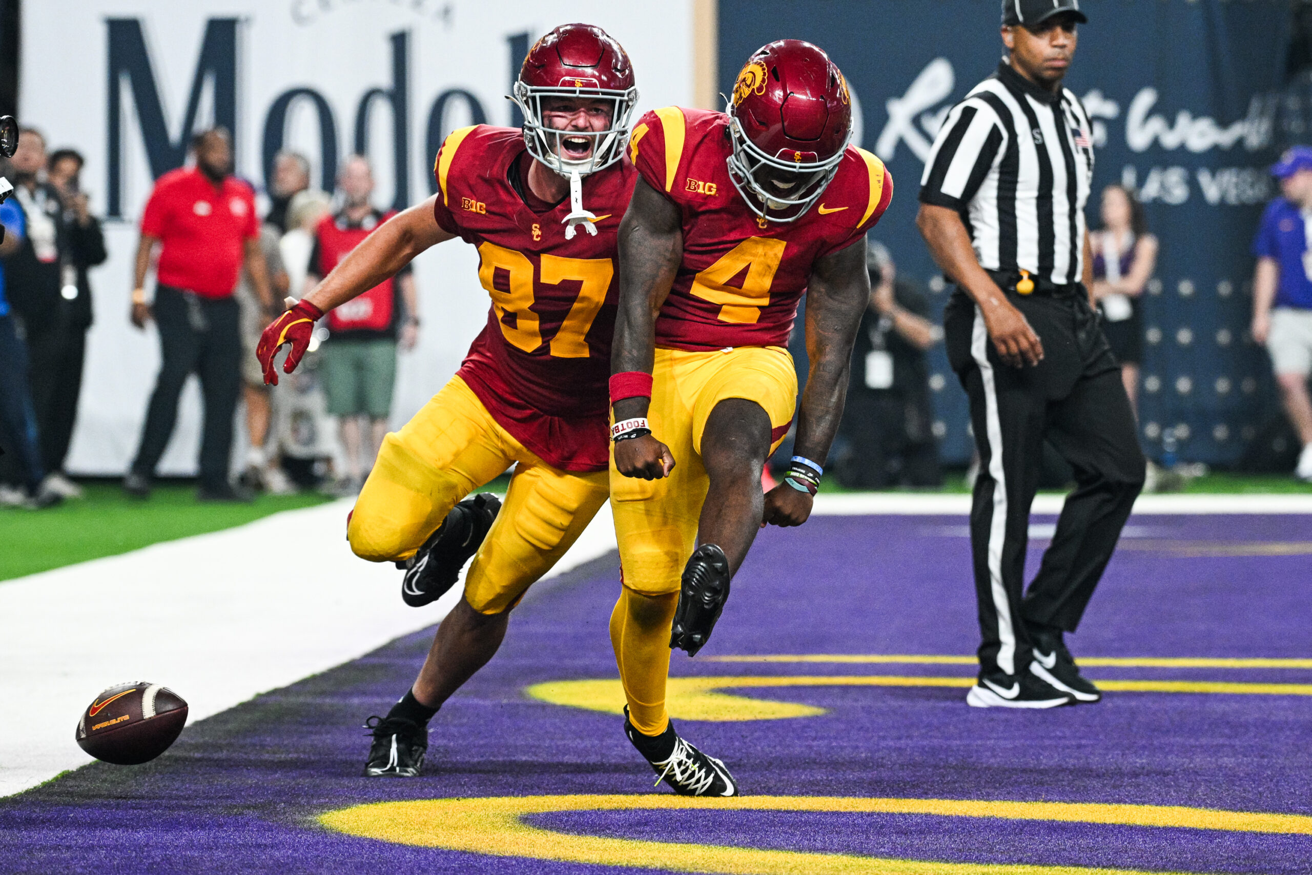 TROJANS TAKE THRILLER IN FRONT OF RECORD CROWD - Las Vegas Bowl