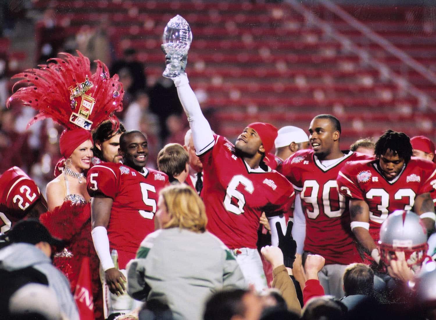 Las Vegas Bowl Set to Honor 2000 Champion UNLV On Dec. 31 at Allegiant Stadium
